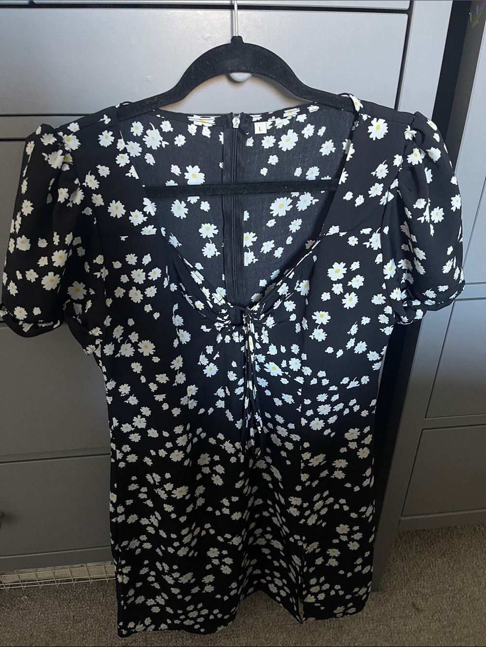 Black Daisy Print Women's Tie-Front puff  Sleeve dress